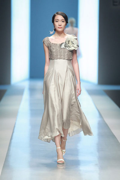 �Ї����H�r�b��EACHWAY���w����2012���ĕr�b�l����