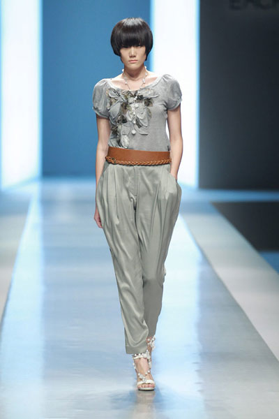 �Ї����H�r�b��EACHWAY���w����2012���ĕr�b�l����