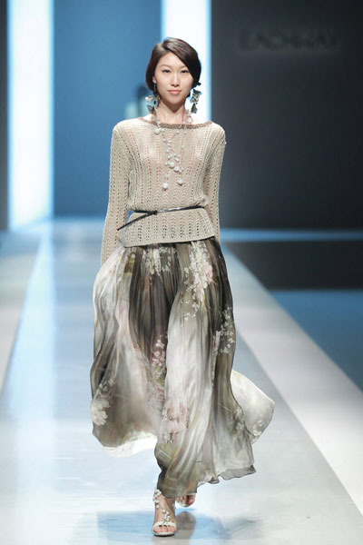 �Ї����H�r�b��EACHWAY���w����2012���ĕr�b�l����