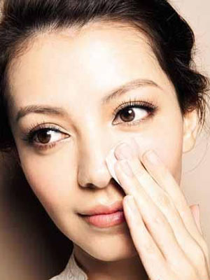 4大補(bǔ)妝技巧 將優(yōu)雅派對妝進(jìn)行到底