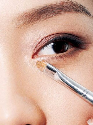 4大補(bǔ)妝技巧 將優(yōu)雅派對妝進(jìn)行到底