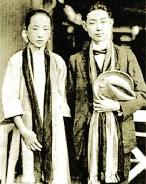 ÷�m�������е������^ɫ��Ů