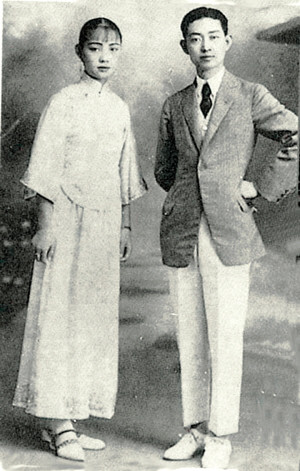 ÷�m�������е������^ɫ��Ů