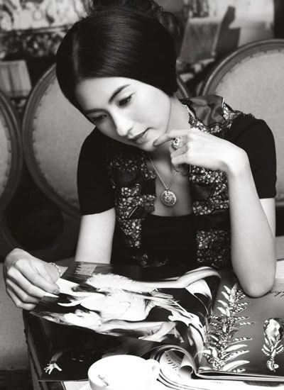 ����֥�ͮ�ϵ�ڰ׏͹Ŵ�Ƭ