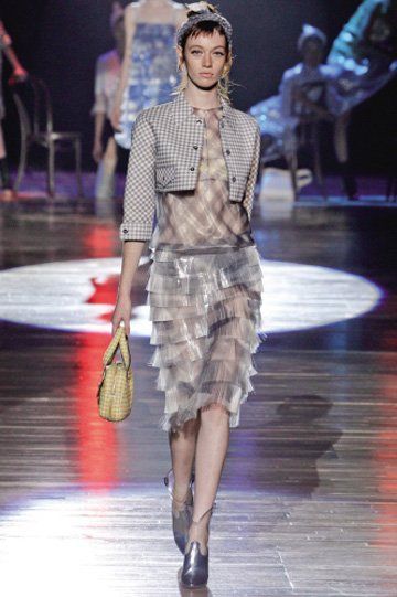 ����2012����ʮ�����L���ܴa ׌��վ�ڳ���ǰ��