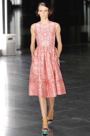 ����2012����ʮ�����L���ܴa ׌��վ�ڳ���ǰ��