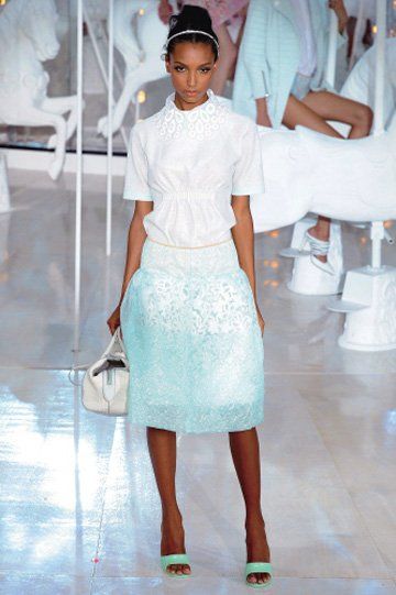 ����2012����ʮ�����L���ܴa ׌��վ�ڳ���ǰ��