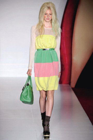 ����2012����ʮ�����L���ܴa ׌��վ�ڳ���ǰ��