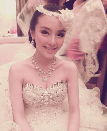 �R˼˼΢������� Ů���Ҹ��ɻ�