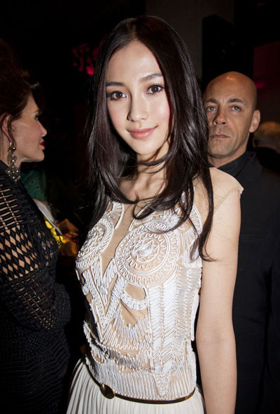 Anglebaby͸ҕ�b�F������F����