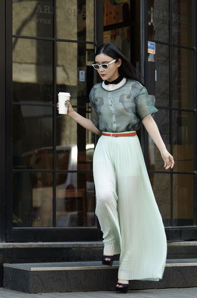 袁姍姍時尚街拍帥氣盡顯
