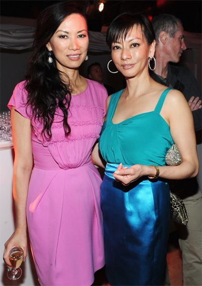 ���ĵϣ���ý�ۇ������Ů��