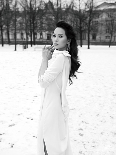 伊能靜鏤空魚尾裝性感似美人魚