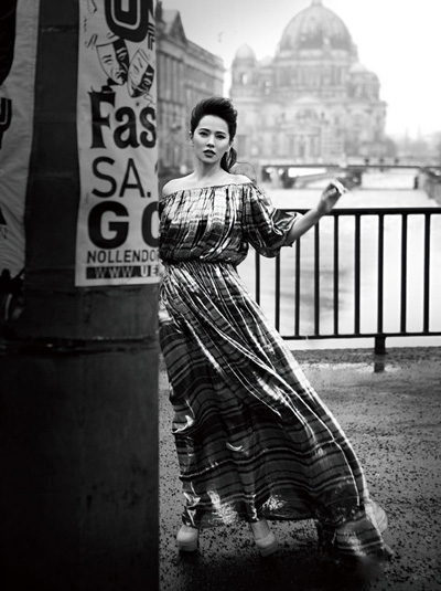 伊能靜鏤空魚尾裝性感似美人魚