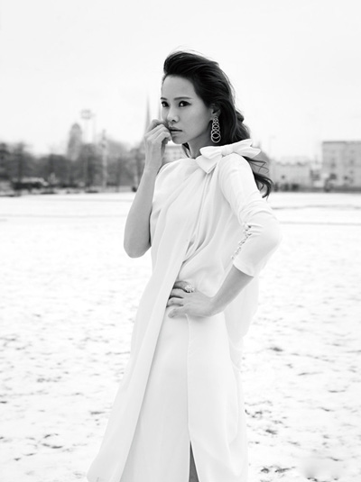 伊能靜鏤空魚尾裝性感似美人魚