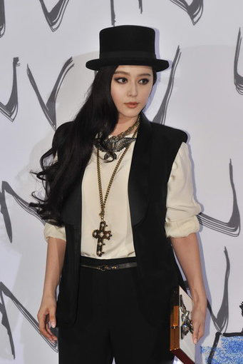 ��������ɫ�����b���ԋ���