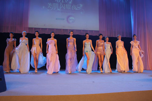 �m����綨��Ů���b