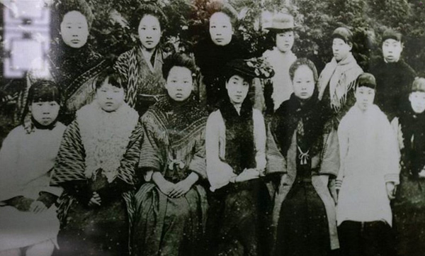 �������Ů���M(j��n)��ʷ