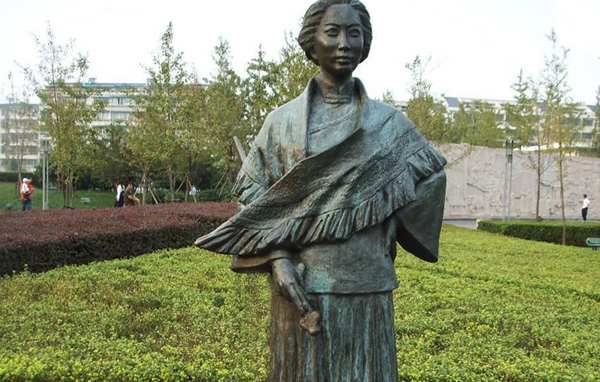 �������Ů���M(j��n)��ʷ