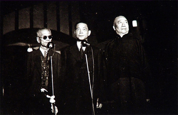 �������Ů���M(j��n)��ʷ