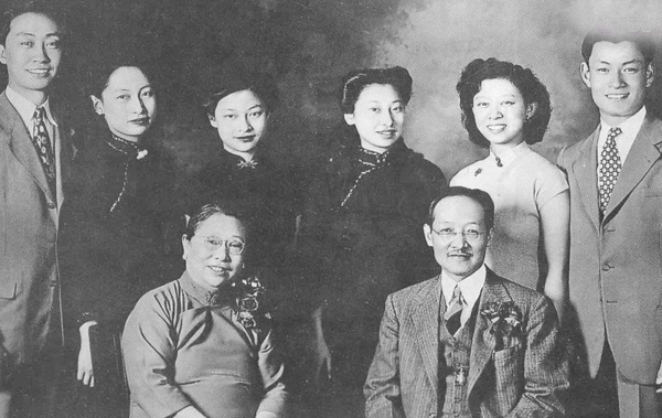 �������Ů���M(j��n)��ʷ