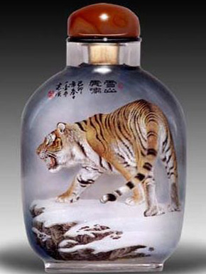 �峯�����ǟ��غ͉��ϵ�������Ů