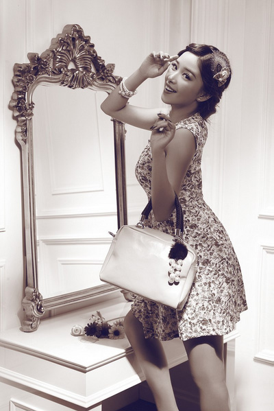 �R���Ӻڰ��Ϻ����´�Ƭ