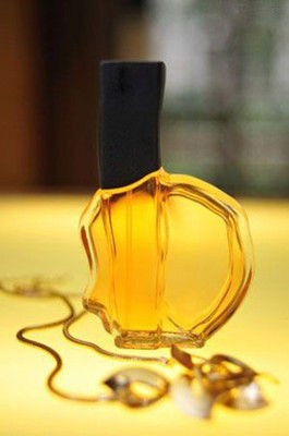 ������ˮɫ���c�Ը�������Pϵ