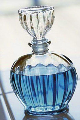 ������ˮɫ���c�Ը�������Pϵ