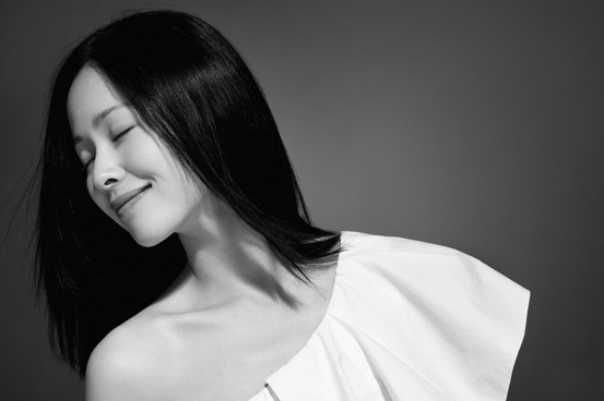 江一燕創作新歌引網友熱議 獲封“文藝女神”