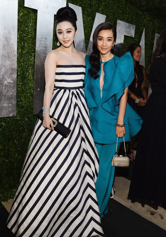 雙冰合體斗智斗勇 高雅條紋女VS俏麗蝴蝶妹