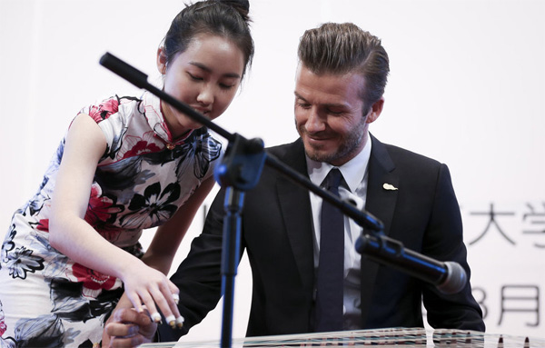 ����������Ů��ؐ�˝hķ���Ź~