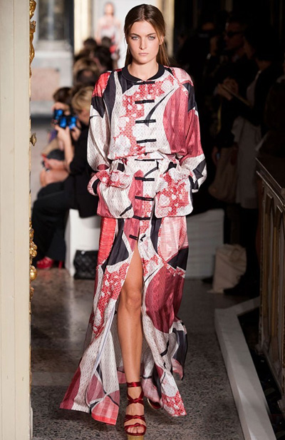 東方印花夏日秀風情 呂燕高圓圓爭演繹