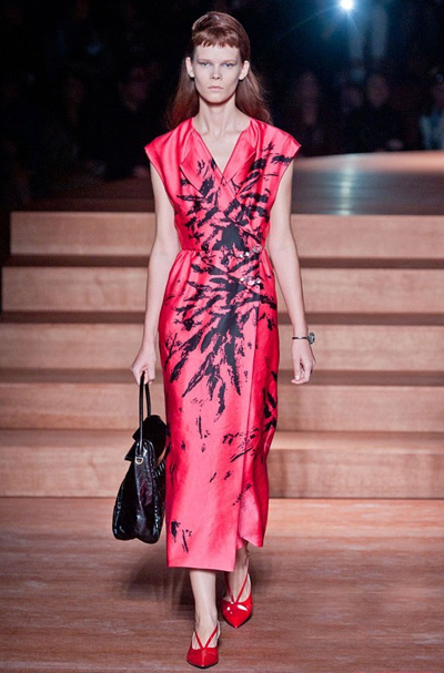 東方印花夏日秀風情 呂燕高圓圓爭演繹