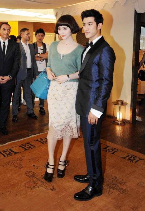 �������c����ͬ͢�ƽ����}��