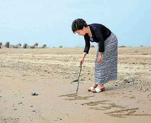 ���Ȑ{��߅�ȼ��� ŮԪ��ƫ���Lȹ�L(f��ng)��