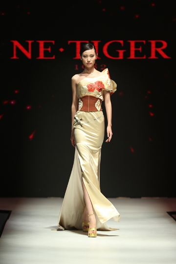 NE��TIGER 2013�������r������SHOW