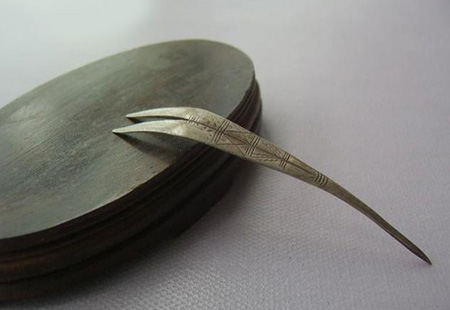 揭秘古代女人頭上戴什么“花兒”