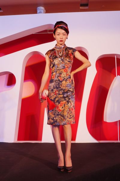 �����y�c�F���Y�� ���۵Ąe������