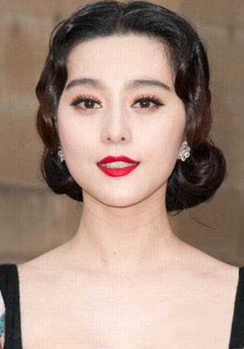 中外女神都愛復(fù)古卷發(fā)