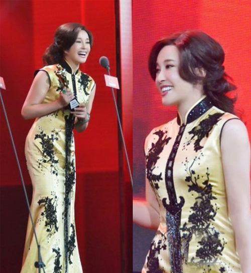 劉曉慶青花泡泡禮服再扮嫩 “中國風(fēng)”驚艷盛典