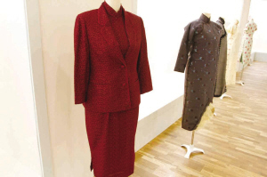 ���ϲ�������������չ��Ļ������A