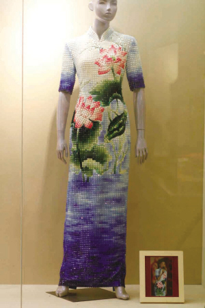 ���ϲ�������������չ��Ļ������A