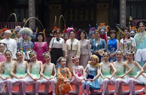 �����½�ɫ�������b���f����