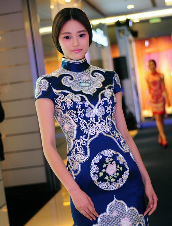 �����y�ֵ���Ů���Ї���  NE��TIGER�A���I�Y  