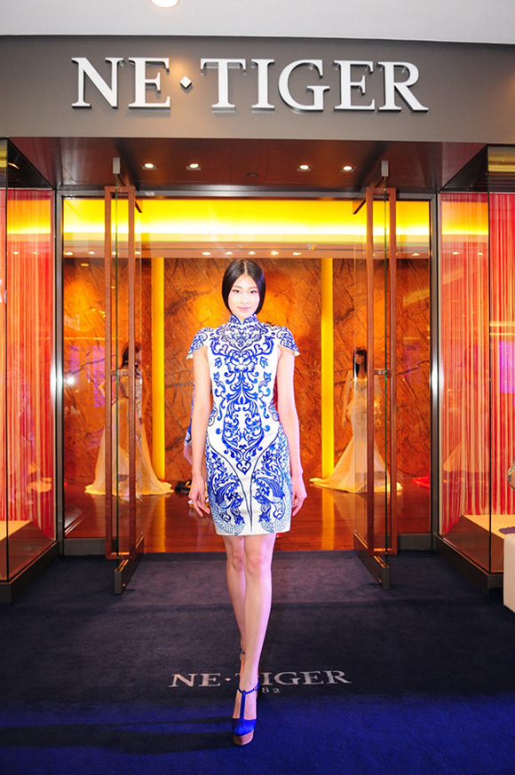 �����y�ֵ���Ů���Ї���  NE��TIGER�A���I�Y  