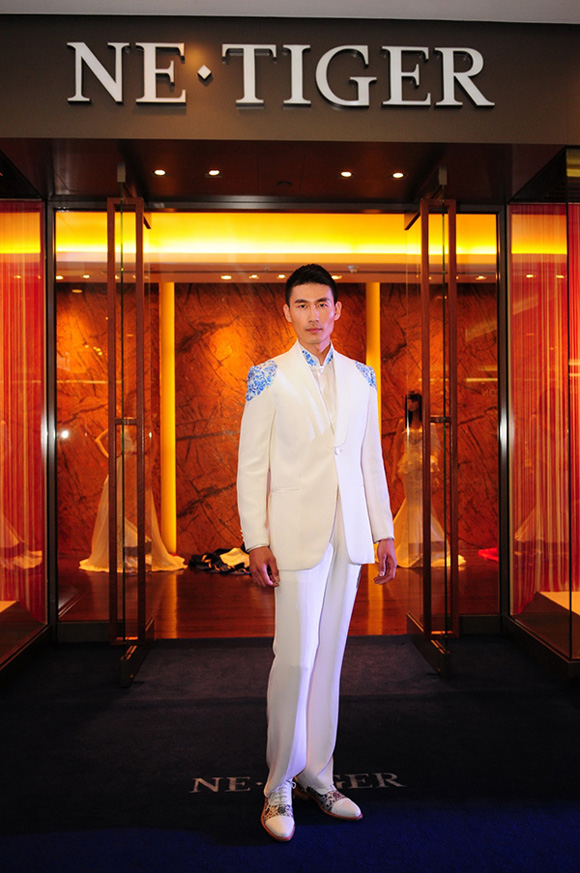 �����y�ֵ���Ů���Ї���  NE��TIGER�A���I�Y  