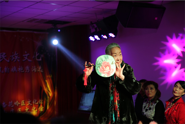 ̫ԭ������Ů��T�_(t��i)���� չ�������L(f��ng)�