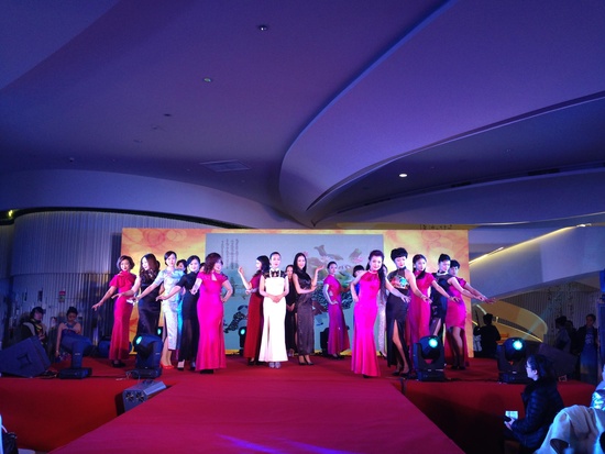 �F�ݽ�Ů�������� �Wҫ����֮ҹ