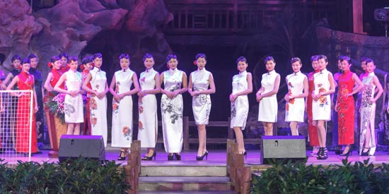 首屆中國旗袍春晚亮相北京